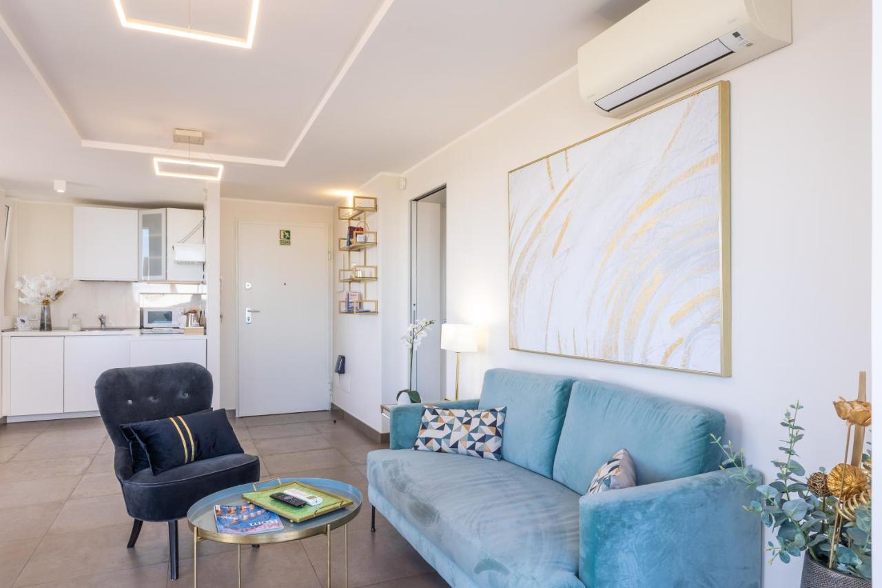 Penthouse With A Panoramic Rooftop In Trastevere With Seasonally Jacuzzi Rome Buitenkant foto