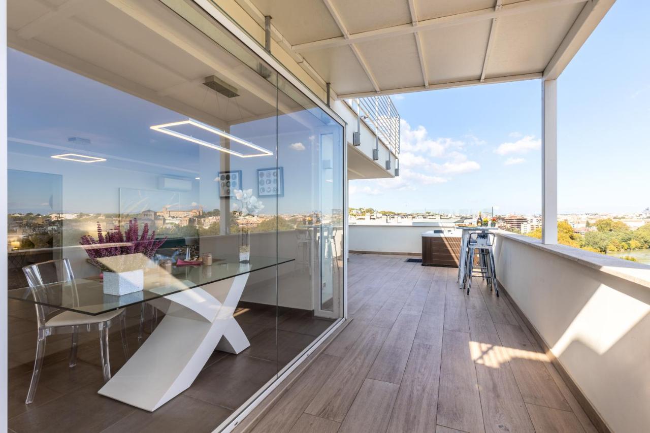 Penthouse With A Panoramic Rooftop In Trastevere With Seasonally Jacuzzi Rome Buitenkant foto