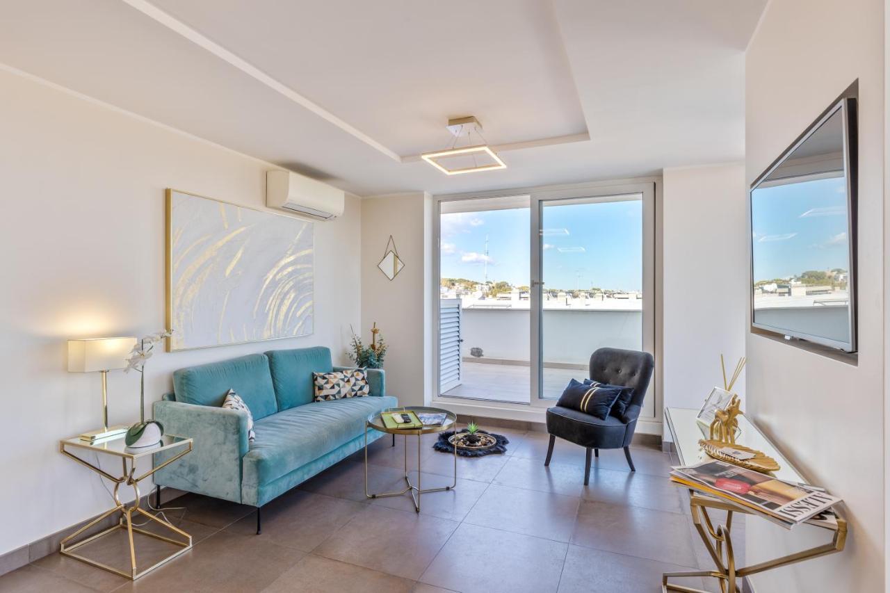Penthouse With A Panoramic Rooftop In Trastevere With Seasonally Jacuzzi Rome Buitenkant foto