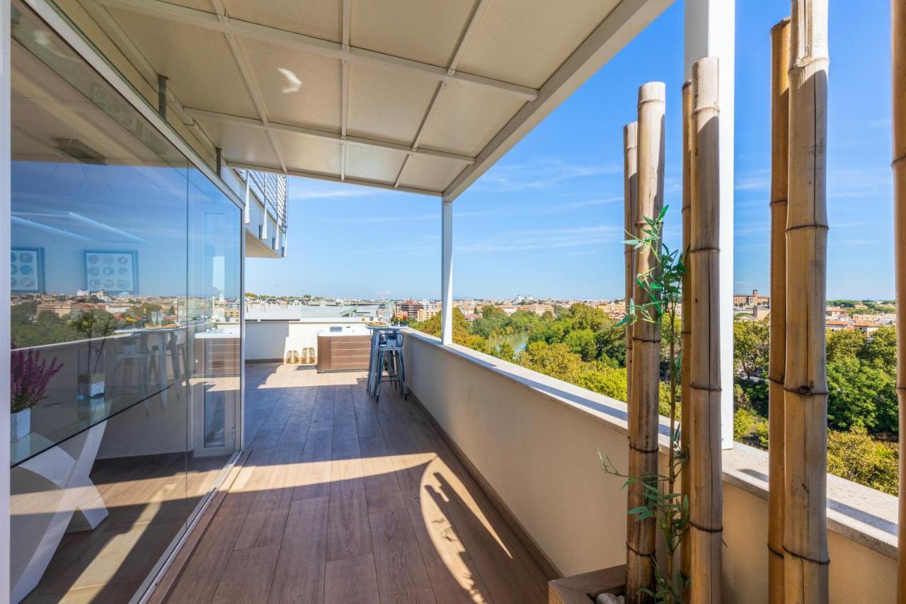 Penthouse With A Panoramic Rooftop In Trastevere With Seasonally Jacuzzi Rome Buitenkant foto