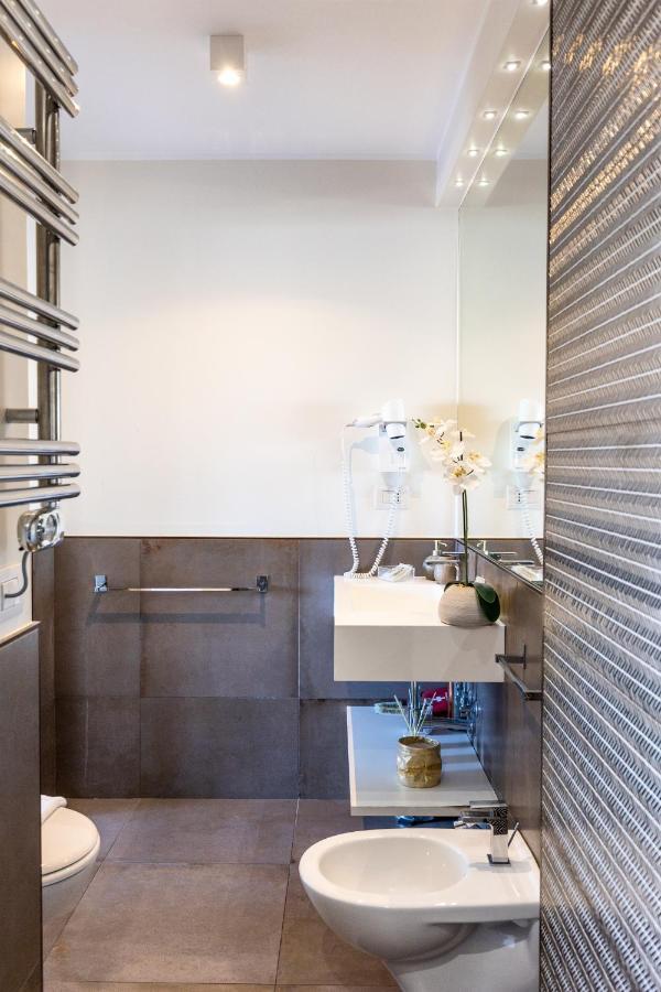 Penthouse With A Panoramic Rooftop In Trastevere With Seasonally Jacuzzi Rome Buitenkant foto