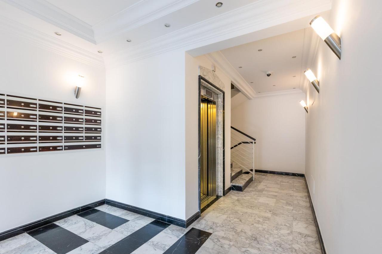 Penthouse With A Panoramic Rooftop In Trastevere With Seasonally Jacuzzi Rome Buitenkant foto